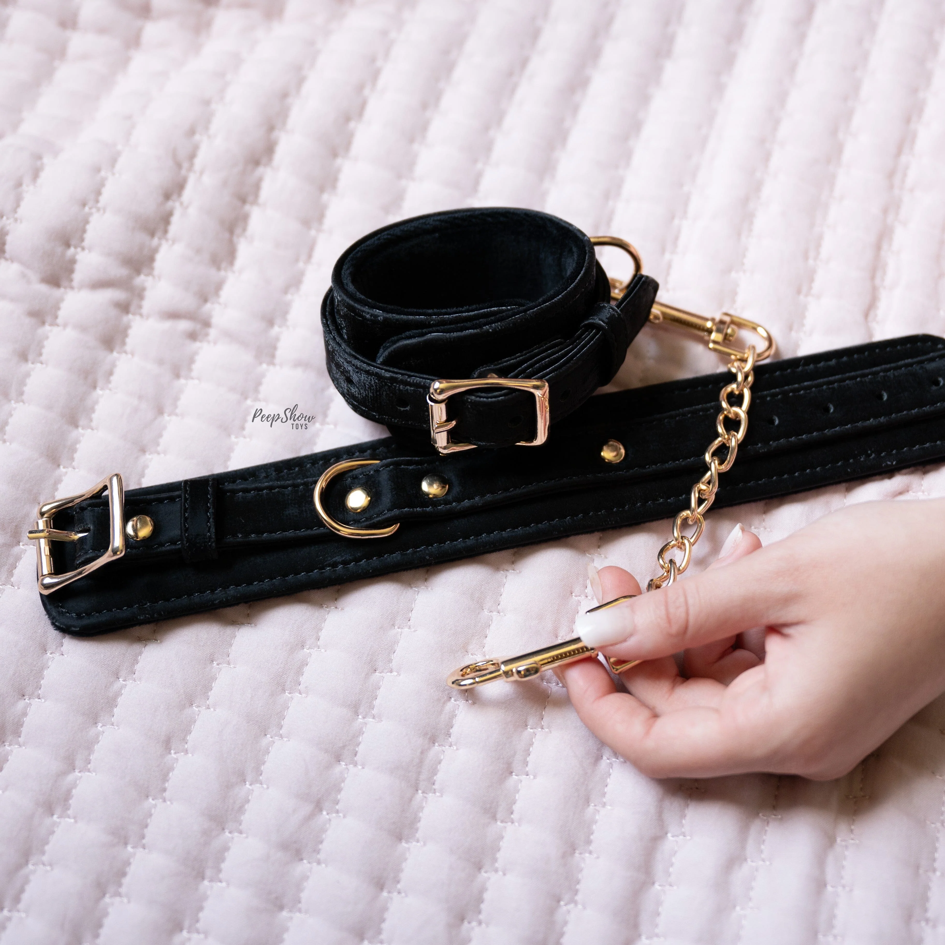 Boudoir Amor Soft-Padded Collar with Leash - Image 6