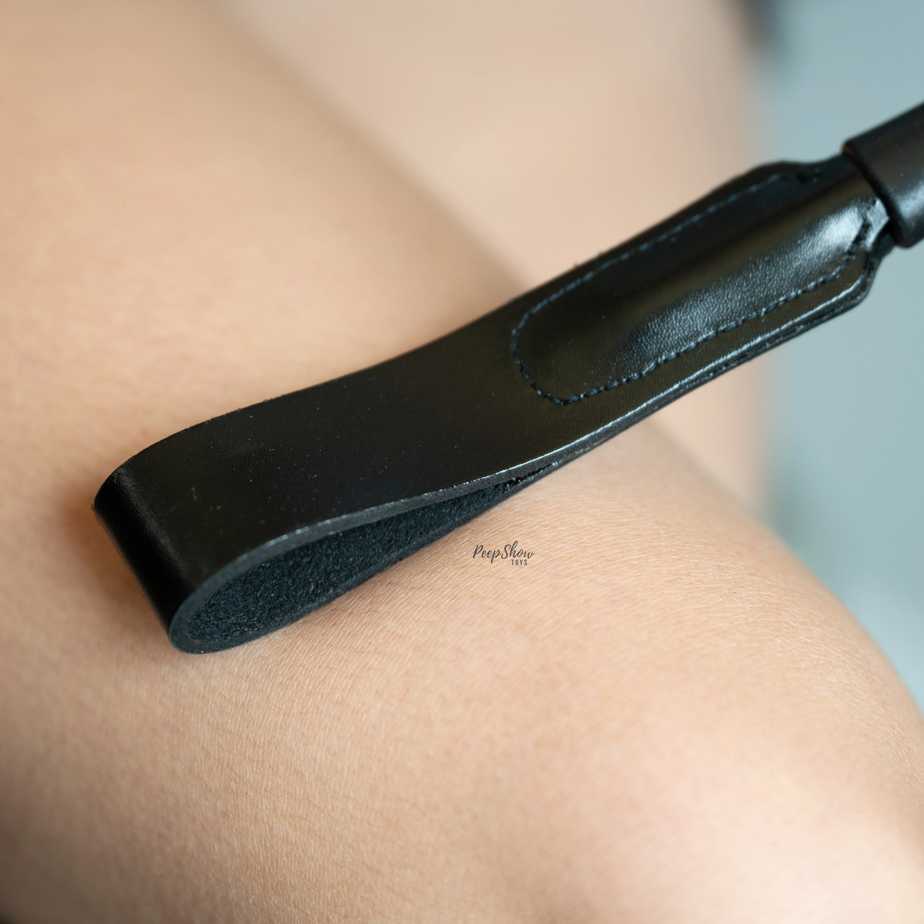 Leather Short Riding Crop with Slim Tip - Image 2