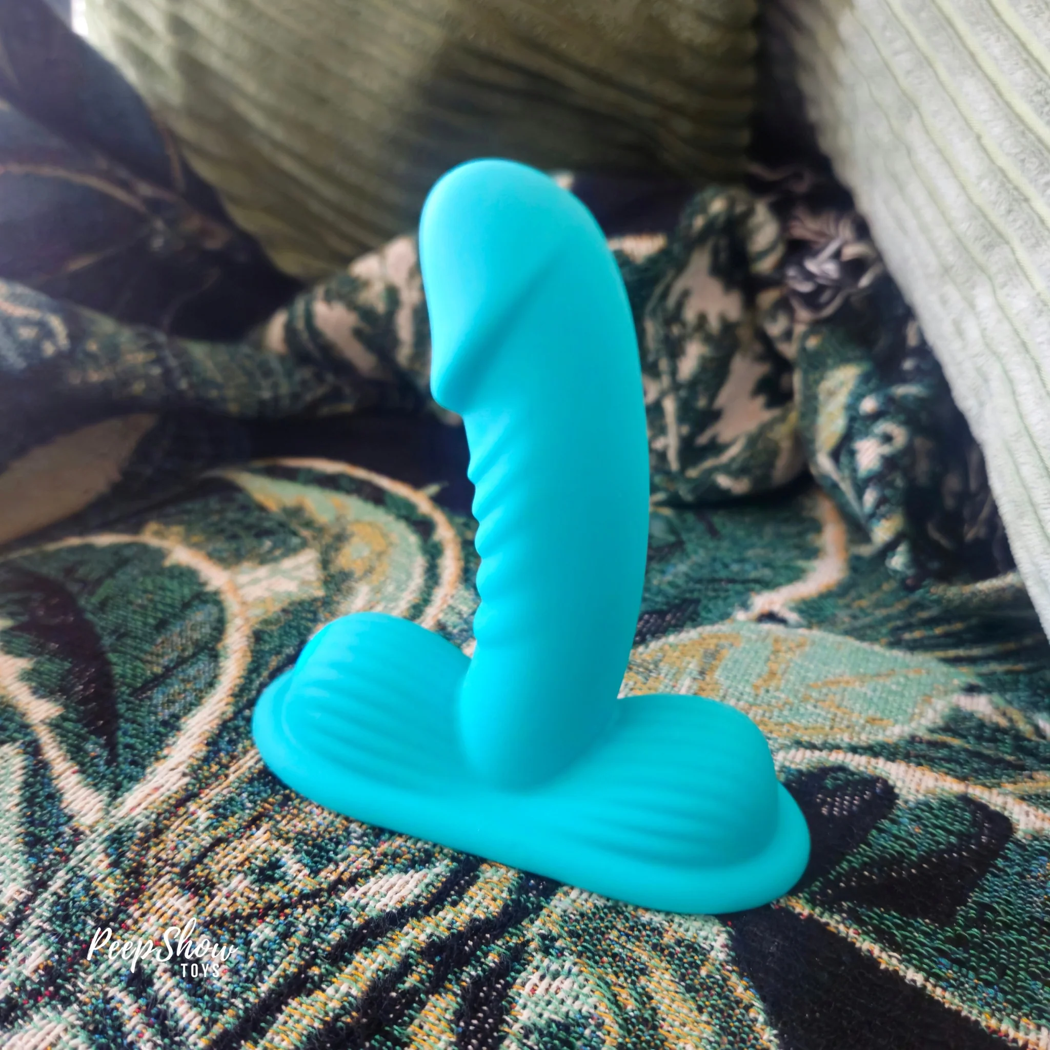 Maia Oakley 3-Motor Vibrating Dildo Grinder - Image 3
