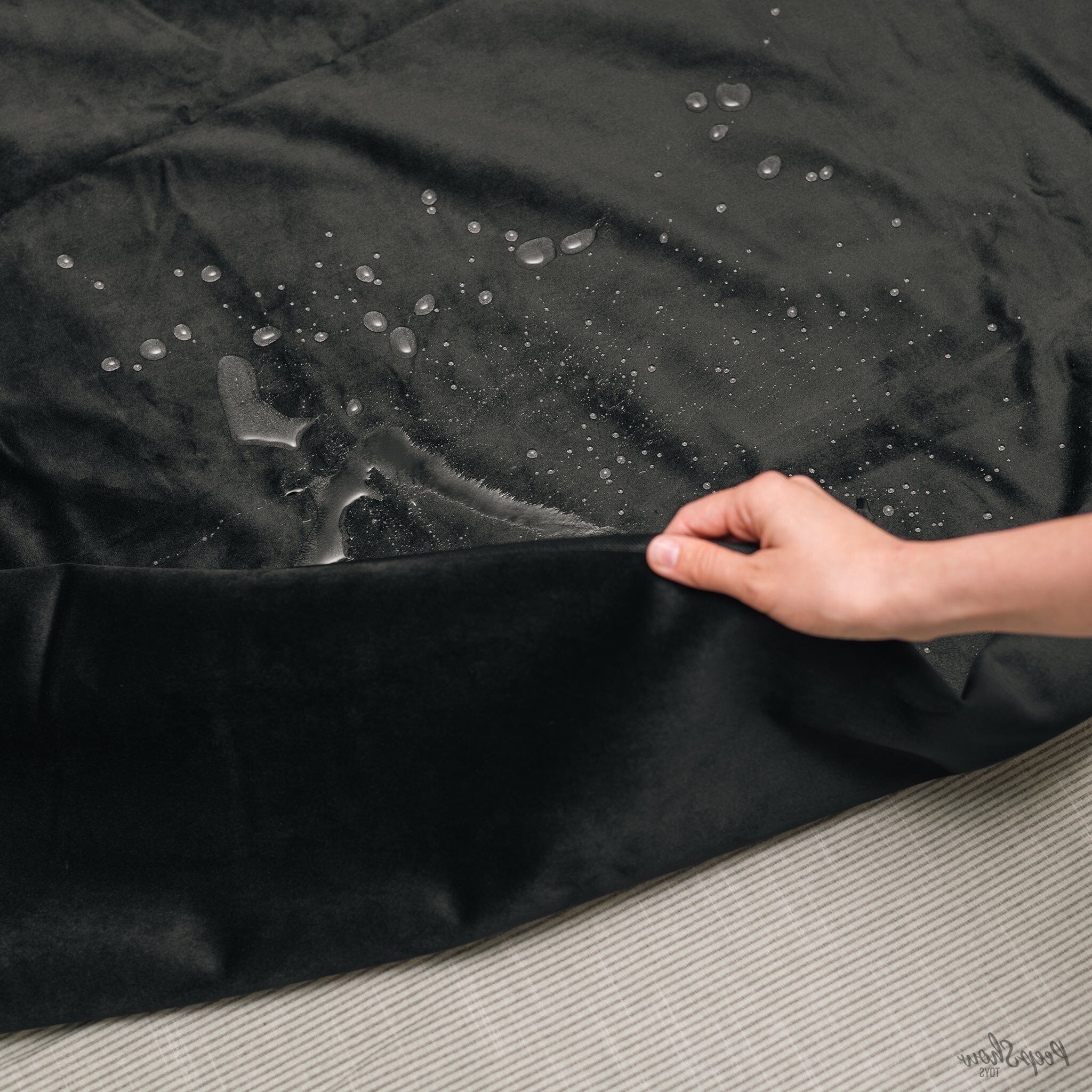 Speed Wand + Waterproof Blanket + Aloe Vera Lubricant Bundle - Image 8